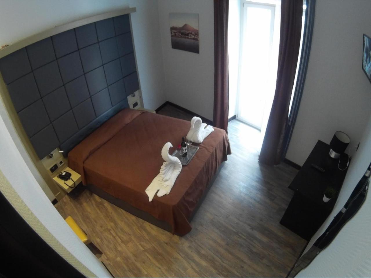 Dolce Vita Rooms & Breakfast Neapel Exteriör bild